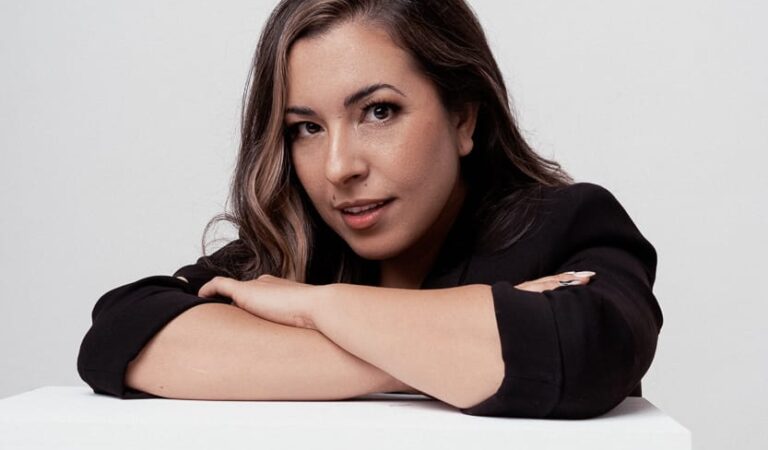 Nora Cervantes, al cine internacional y se corona Reina del Carnaval de Tierra Blanca 2025